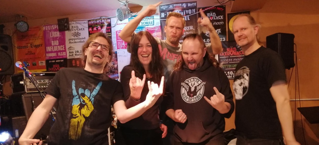 Frohes neues Jahr auf der The Bitesday Party mit Bäd Influence & Ines Baum an den Drums von Äx Influence live am Sa 14.01.2023!